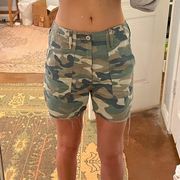 MOTHER The Shaker Chop Short in Camo - Picture 7 of 7